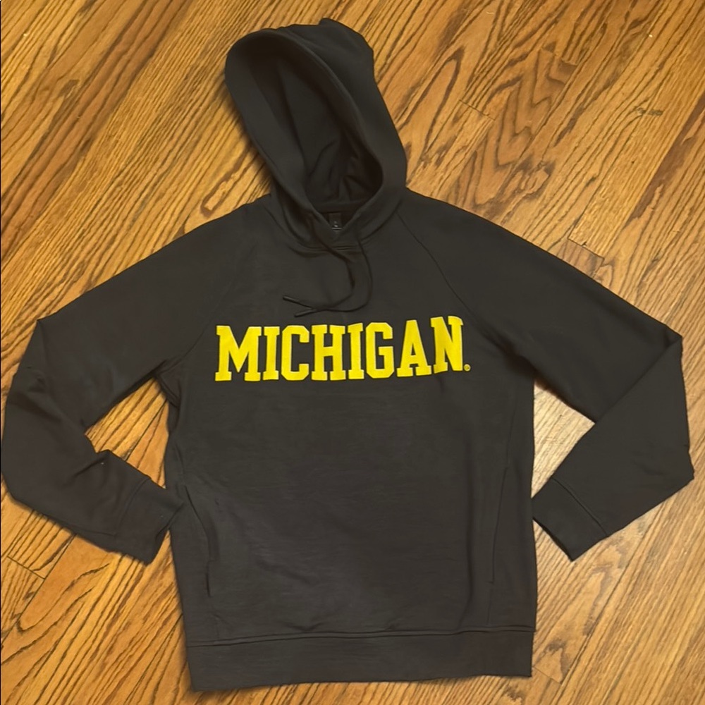 Michigan Lululemon perfect condition size small hoodie